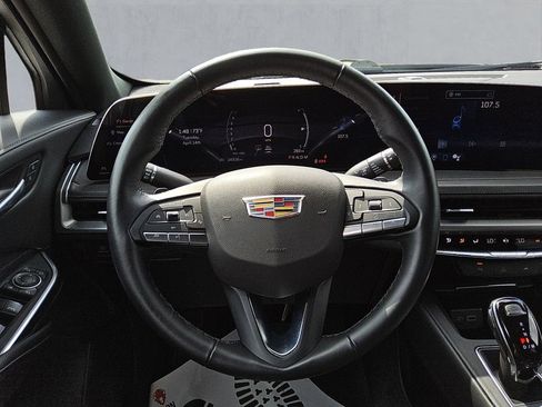 Used 2025 Cadillac XT4 Premium Luxury image 12