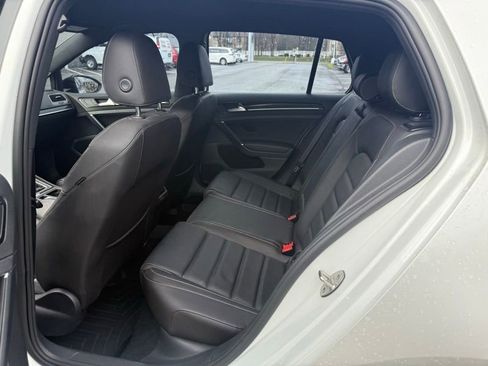 Used 2017 Volkswagen Golf R 4-Door image 11