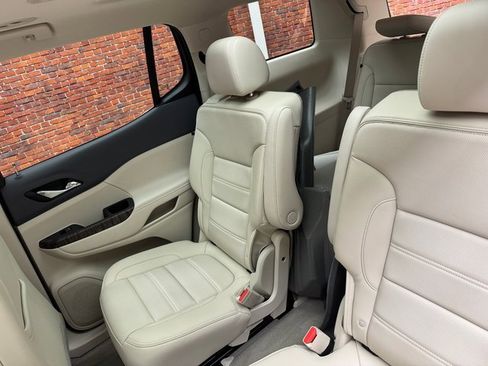 Used 2023 GMC Acadia Denali w/ Denali Technology Package image 25