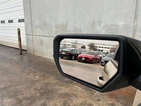 Used 2024 Chevrolet Colorado Z71 w/ Z71 Convenience Package 2 image 22