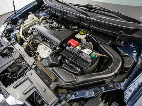 Used 2016 Nissan Rogue SV image 46