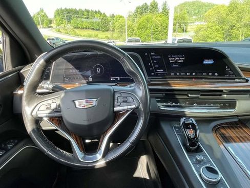 Used 2022 Cadillac Escalade Premium Luxury AWD/4WD image 16