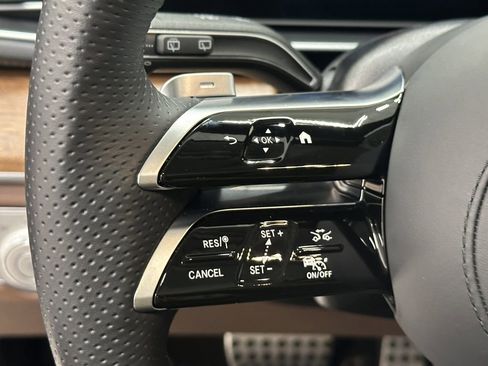 Certified 2025 Mercedes-Benz GLS 450 4MATIC image 28