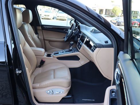 Used 2020 Porsche Macan image 36
