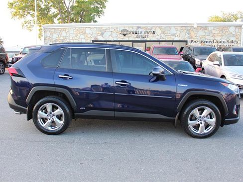 Used 2020 Toyota RAV4 Limited AWD/4WD image 4