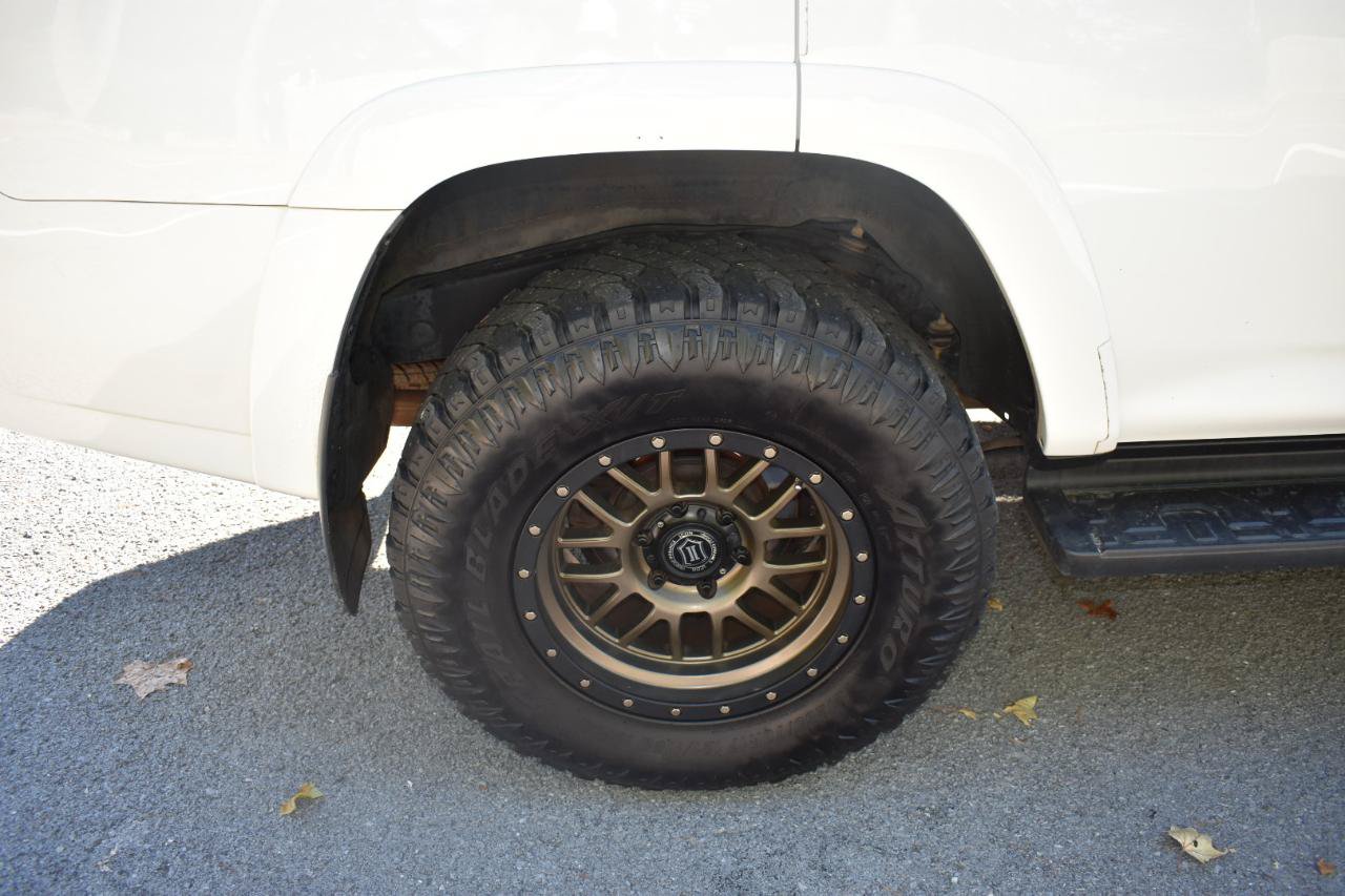 Used 2020 Toyota 4Runner SR5 AWD/4WD image 42