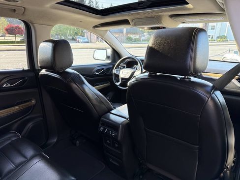 Used 2017 GMC Acadia Denali w/ Technology Package AWD/4WD image 23