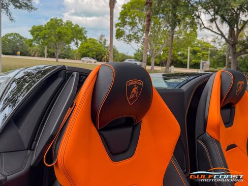 Used 2021 Lamborghini Huracan EVO RWD image 37