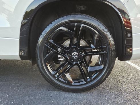 New 2026 Volkswagen Tiguan SE R-Line AWD/4WD image 10