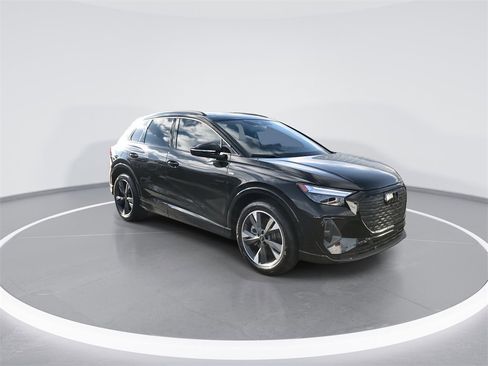 Used 2024 Audi Q4 e-tron Premium Plus image 2