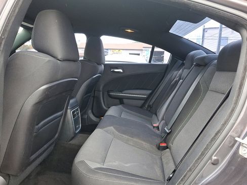 Used 2016 Dodge Charger SXT image 10