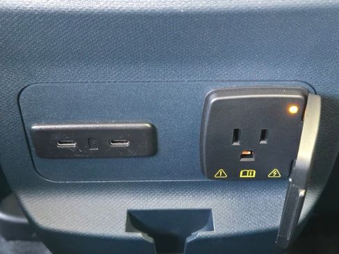 New 2025 Ford Maverick Lariat w/ Black Appearance Package image 17