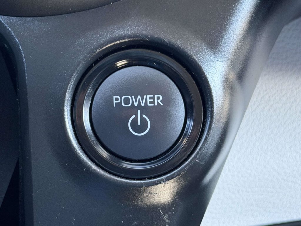 Used 2025 Toyota Sienna LE FWD image 8