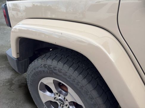 Used 2016 Jeep Wrangler Unlimited Sahara w/ Connectivity Group image 13