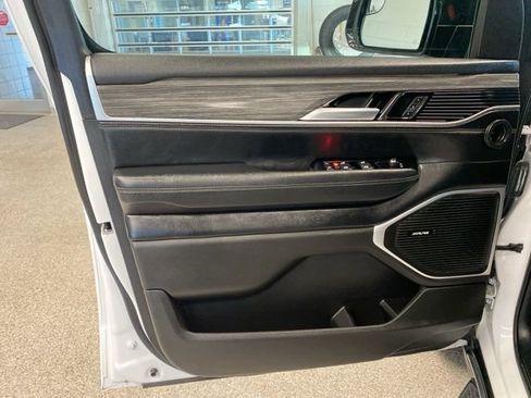 Used 2024 Jeep Wagoneer Series II image 28