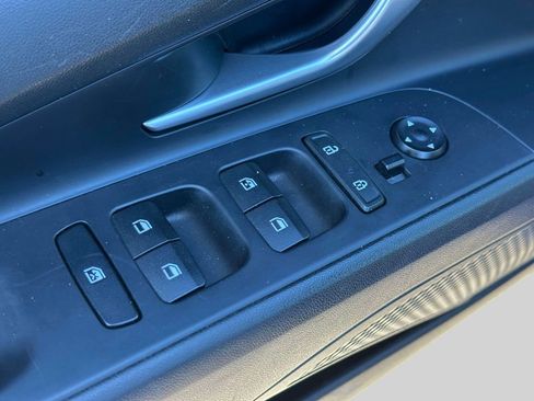 Certified 2023 Hyundai Elantra SEL image 17