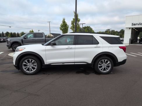 Certified 2021 Ford Explorer XLT w/ Equipment Group 202A AWD/4WD image 2