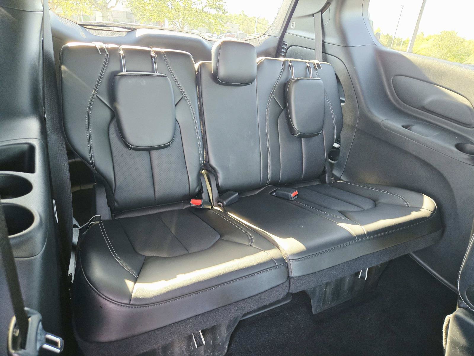 Used 2024 Chrysler Pacifica Touring-L FWD image 17