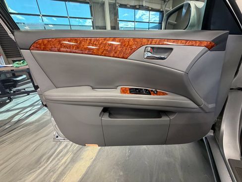 Used 2005 Toyota Avalon XLS FWD image 54
