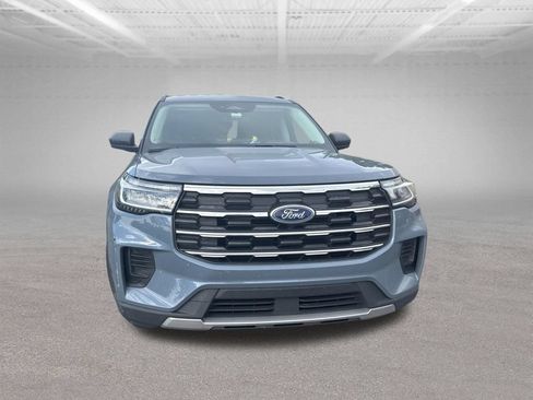 Used 2025 Ford Explorer Active AWD/4WD image 10