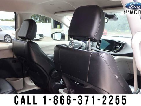 Used 2023 Chrysler Pacifica Touring-L FWD image 24