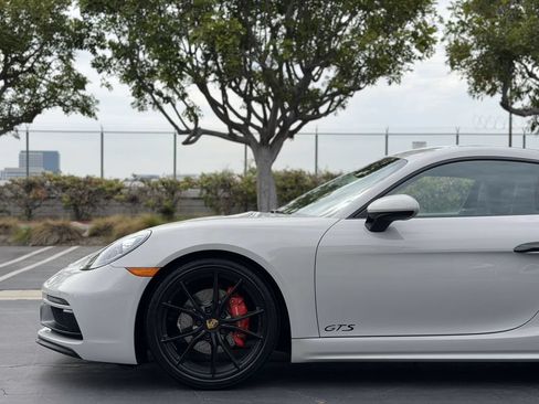 Used 2018 Porsche 718 Cayman S RWD image 9