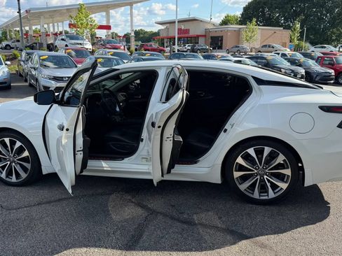 Used 2020 Nissan Maxima Platinum w/ Sport Mat Group FWD image 9