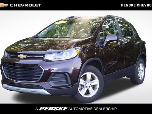 Certified 2022 Chevrolet Trax LT w/ LT Convenience Package AWD/4WD image 1