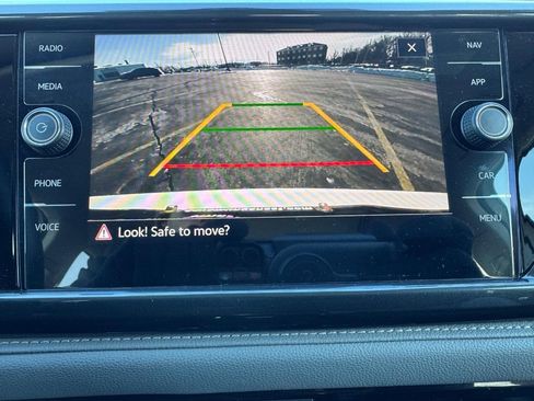 Used 2022 Volkswagen Taos SEL w/ Panoramic Sunroof Package image 26