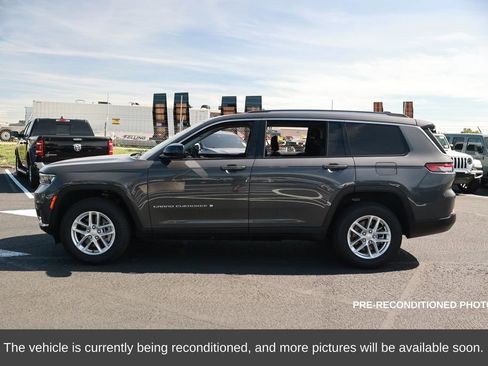 Used 2022 Jeep Grand Cherokee L Laredo w/ Luxury Tech Group I image 2