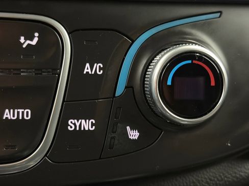 Used 2020 Chevrolet Traverse LT w/ LPO, Floor Liner Package AWD/4WD image 35