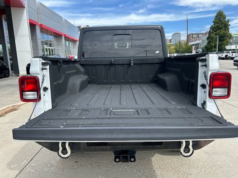 Used 2021 Jeep Gladiator Overland AWD/4WD image 15