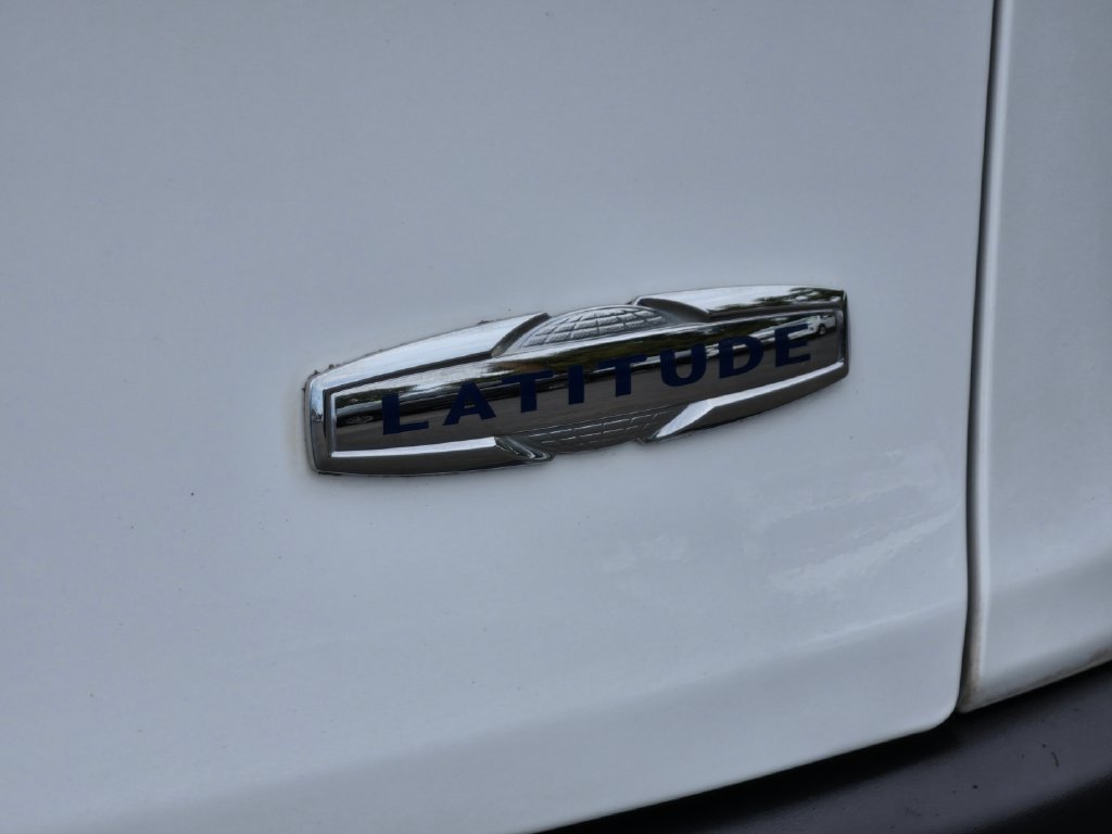 Used 2018 Jeep Cherokee Latitude w/ Safety Group AWD/4WD image 7