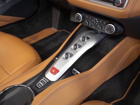 Used 2017 Ferrari California T RWD image 55