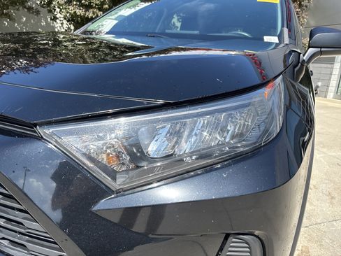 Used 2021 Toyota RAV4 LE AWD/4WD image 11