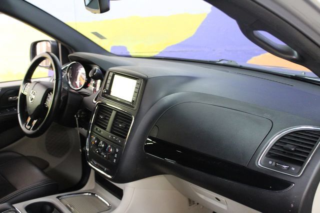 Used 2019 Dodge Grand Caravan SXT FWD image 10