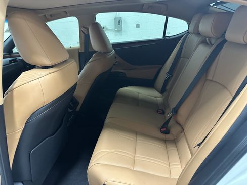 Used 2025 Lexus ES 350 Luxury w/ Accessory Package (Z1) image 31