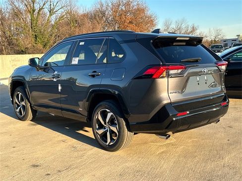 New 2025 Toyota RAV4 SE image 3