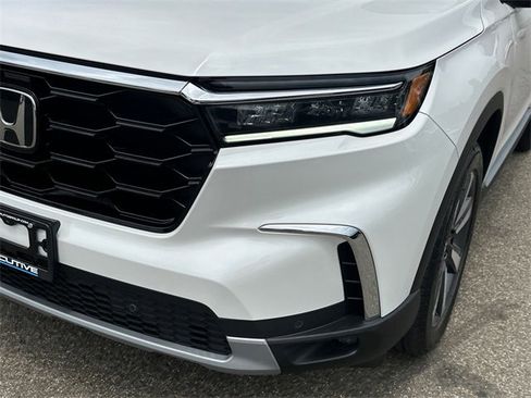 Used 2025 Honda Pilot Touring image 7