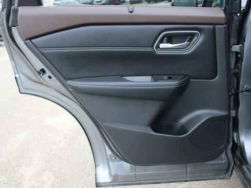 Used 2021 Nissan Rogue SL w/ Premium Package image 22