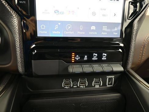 Used 2025 RAM 1500 Limited AWD/4WD image 26