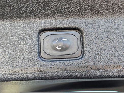 Used 2017 Ford Explorer Platinum image 14