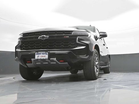 Used 2024 Chevrolet Suburban Z71 w/ Luxury Package image 37