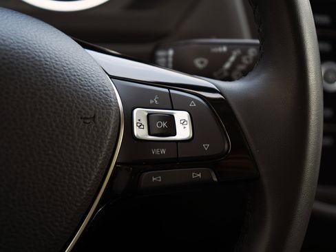 Used 2020 Volkswagen Tiguan SE w/ Panoramic Sunroof Package image 21