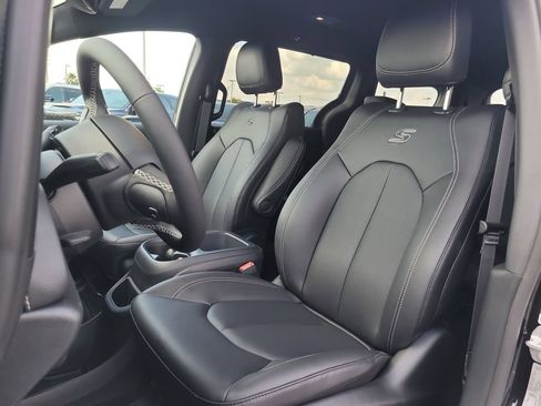 New 2026 Chrysler Pacifica Select w/ S Appearance Package FWD image 21