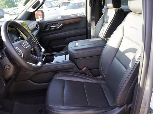 Certified 2025 GMC Yukon XL Denali AWD/4WD image 5