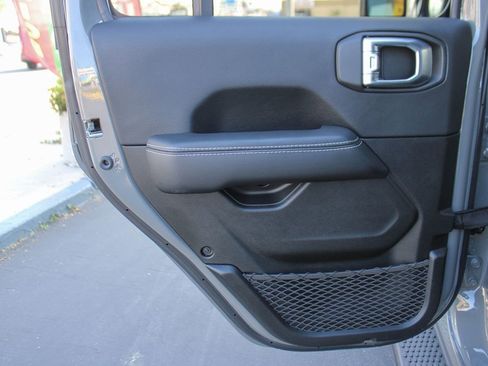 Used 2022 Jeep Wrangler Unlimited Sahara image 39