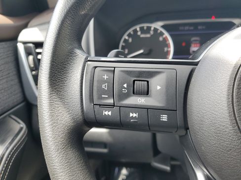 Certified 2023 Nissan Rogue SV image 18