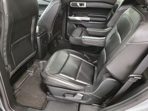 Used 2023 Ford Explorer XLT w/ Equipment Group 202A image 7