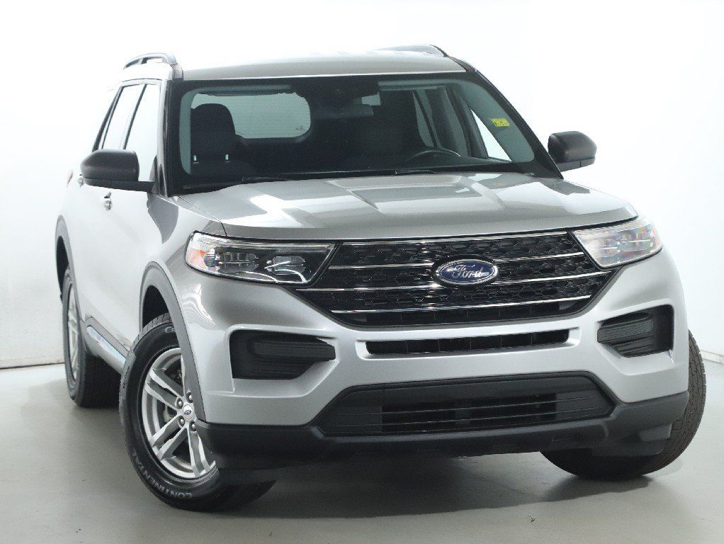 Used 2021 Ford Explorer XLT w/ Class III Trailer Tow Package AWD/4WD image 2